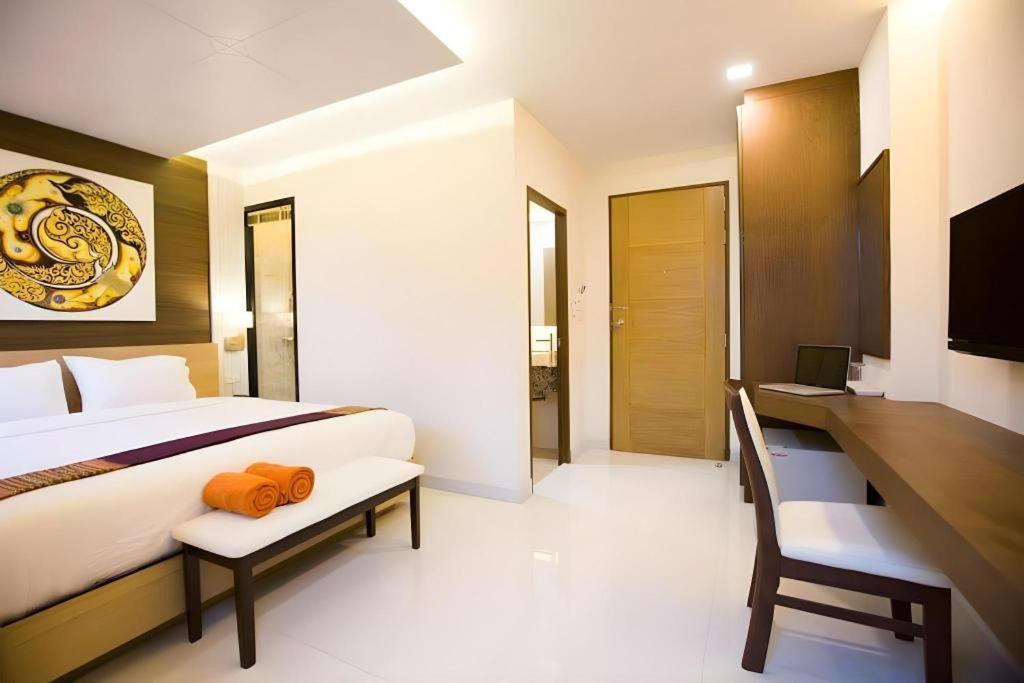 P.72 Hotel Pattaya Exterior photo