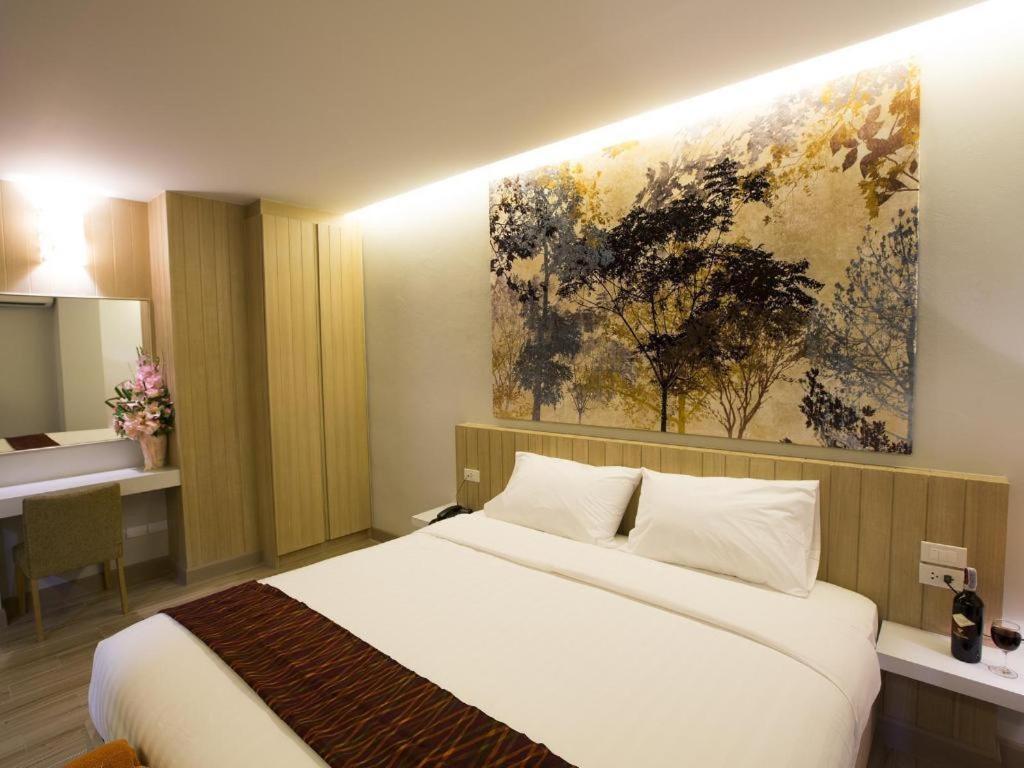 P.72 Hotel Pattaya Exterior photo
