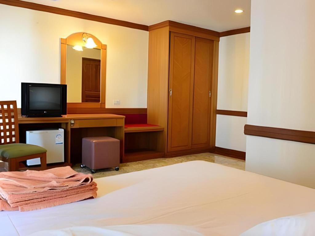 P.72 Hotel Pattaya Exterior photo